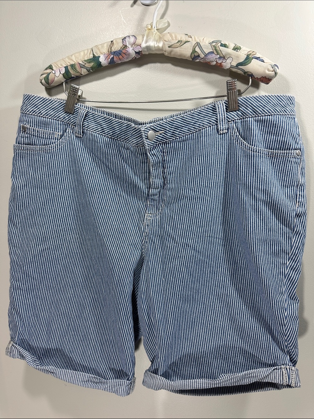 Croft & Barrow Woman Stretch 16W Striped Blue Cotton Shorts Cotton